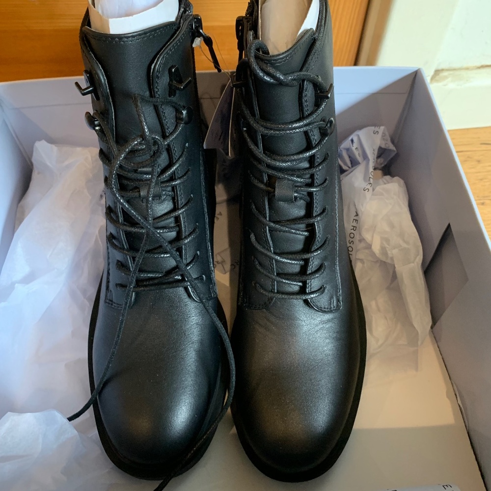 NIB Aerosoles Lace-up Boots